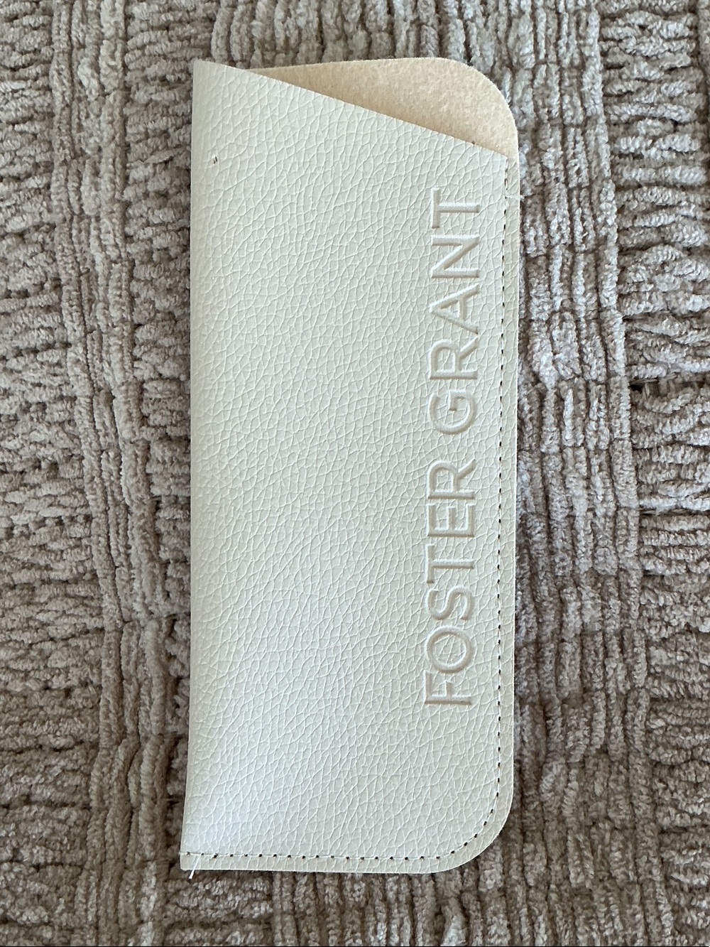 Foster Grant Off-White Leatherette Eyeglass Sleeve